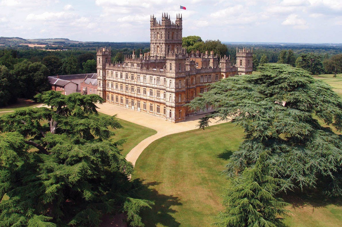 Bampton: Downton Abbey Filming Locations Guided Tour + Highclere Castle Entry - Photo 1 of 5